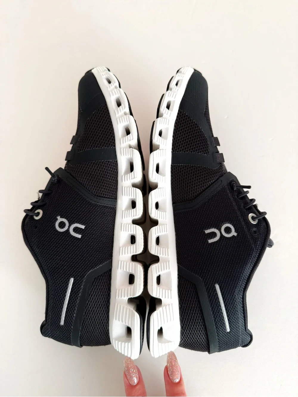 ON RUNNING BLACK WHITE CLOUD 5 ELASTIC LACES SNEAKERS SHOES